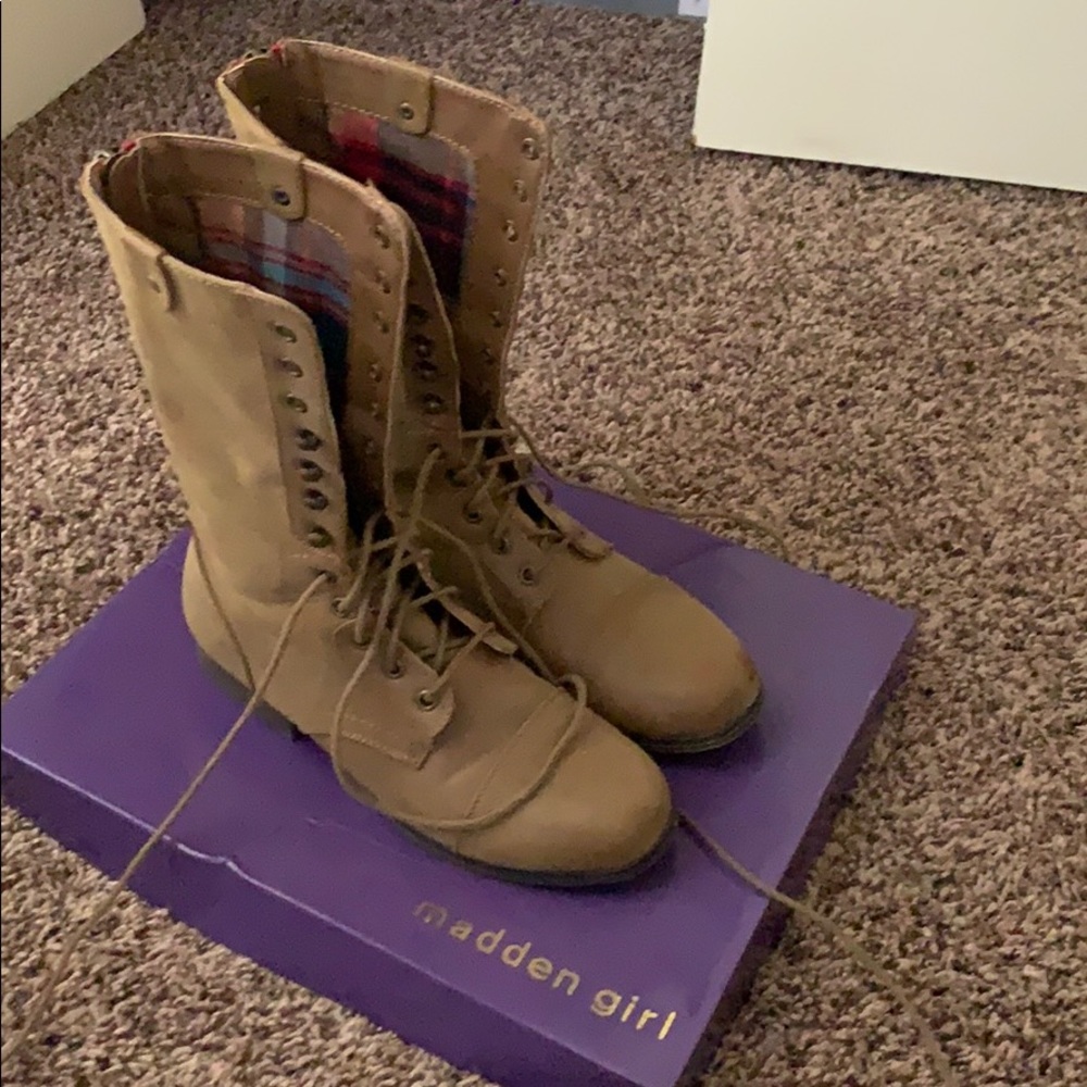 {Steve Madden} Galeriaa waterproof lace up boots